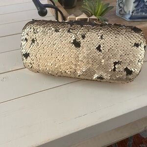 Elegant Gold Sequin Clutch